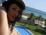 Vidéo porno mobile : Nina takes a sunbath on the terrace